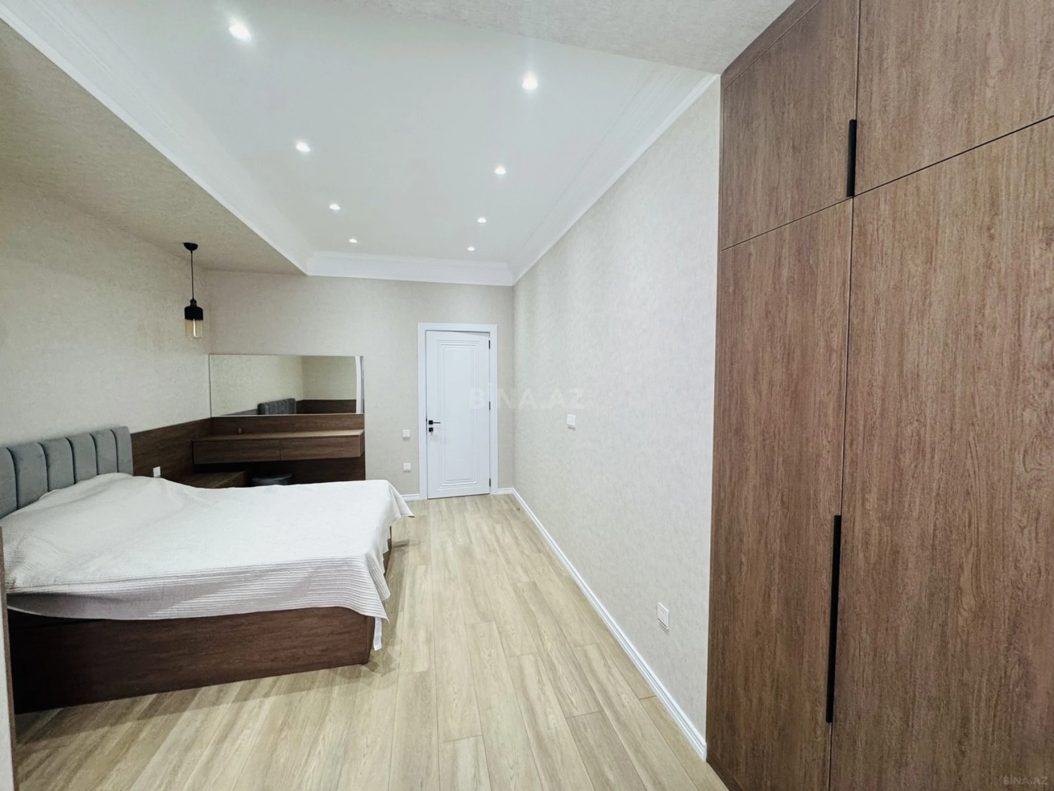 Kirayə verilir 2 otaqlı mənzil 108 m²