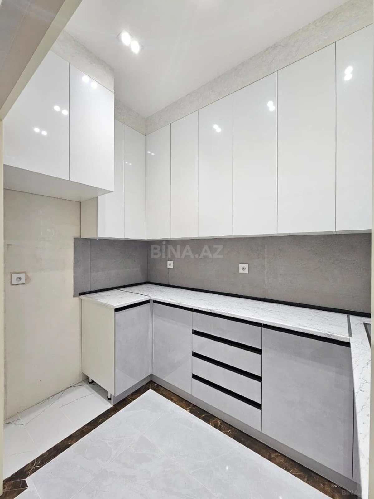 Satılır 2 otaqlı mənzil 63 m²