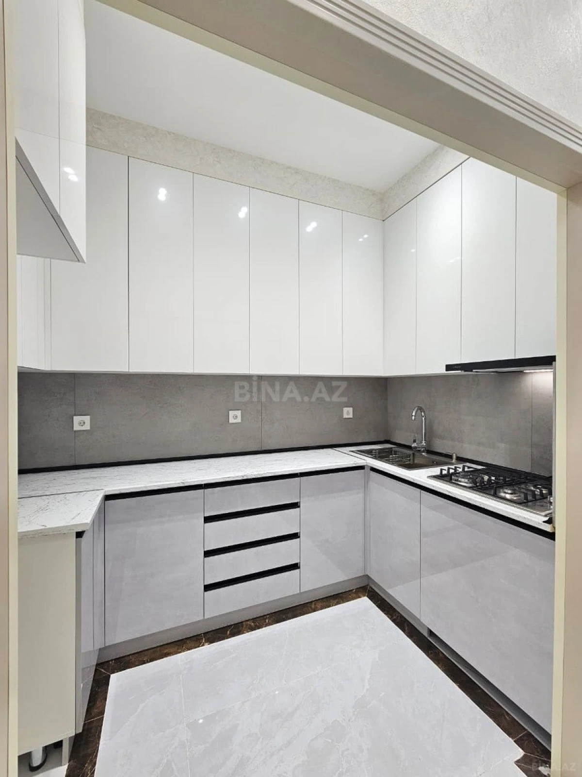 Satılır 2 otaqlı mənzil 63 m²