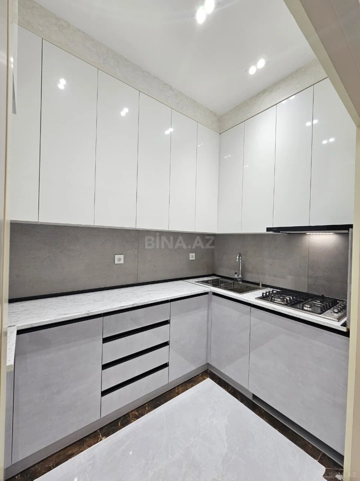 Satılır 2 otaqlı mənzil 63 m²