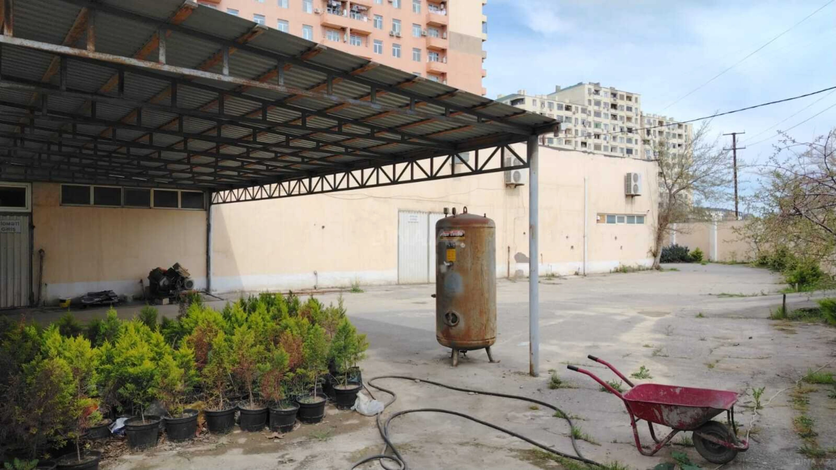 Kirayə verilir obyekt 2000 m²