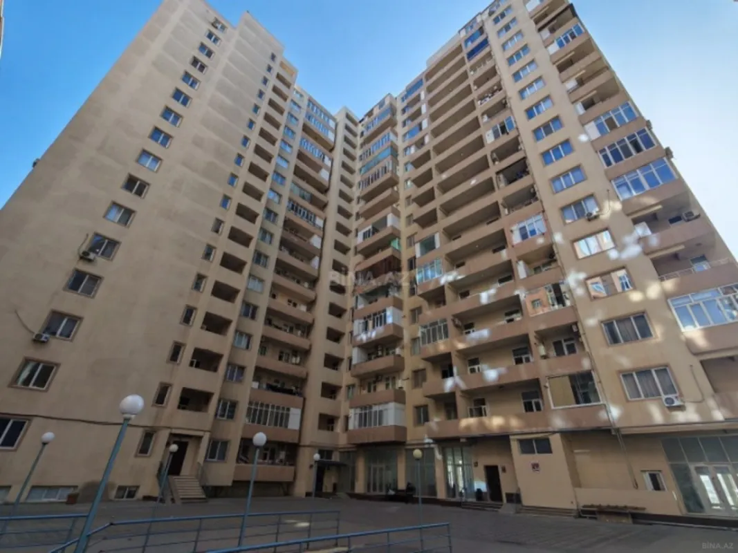 Satılır 3 otaqlı mənzil 137 m²