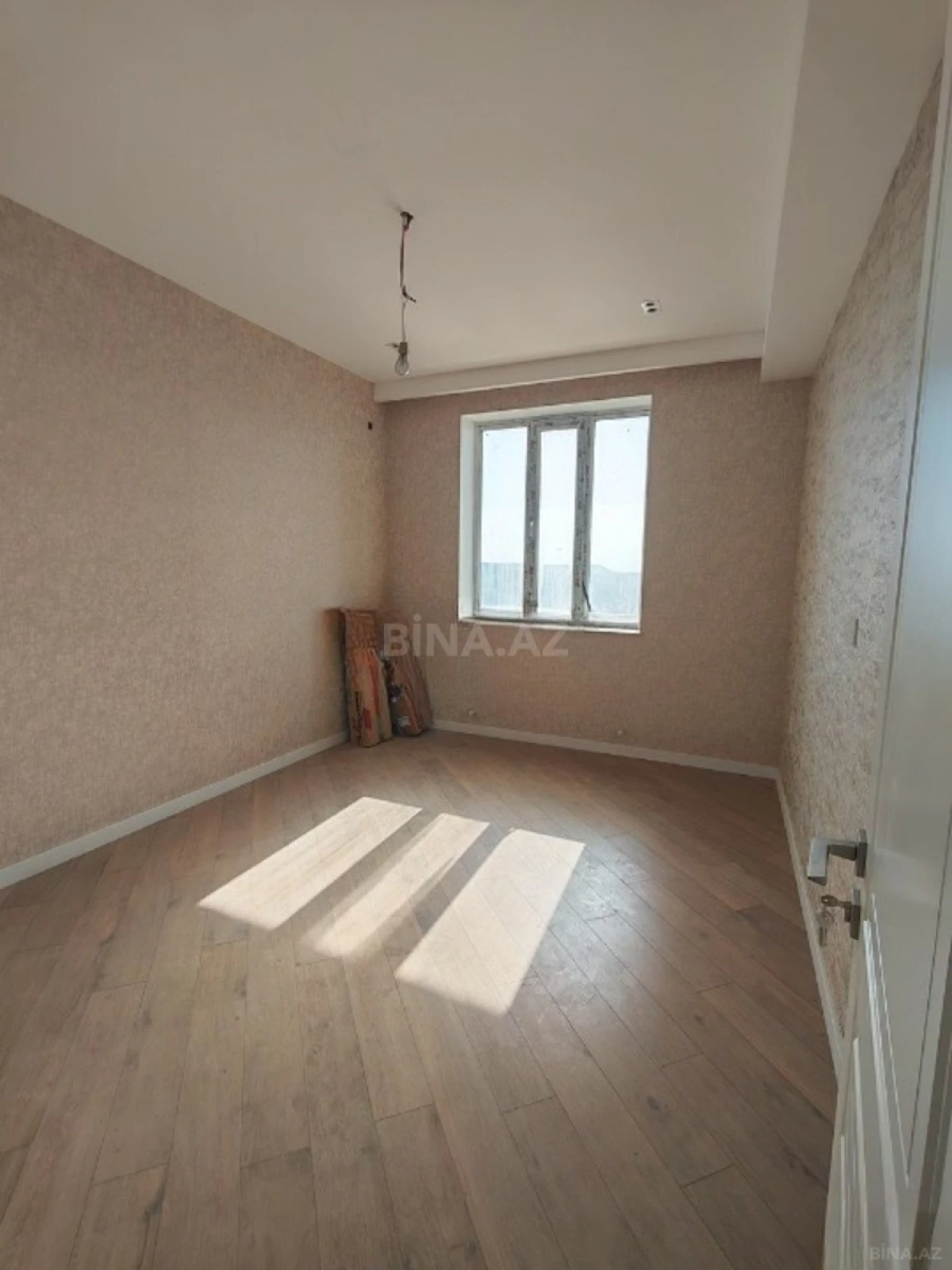 Satılır 3 otaqlı mənzil 137 m²