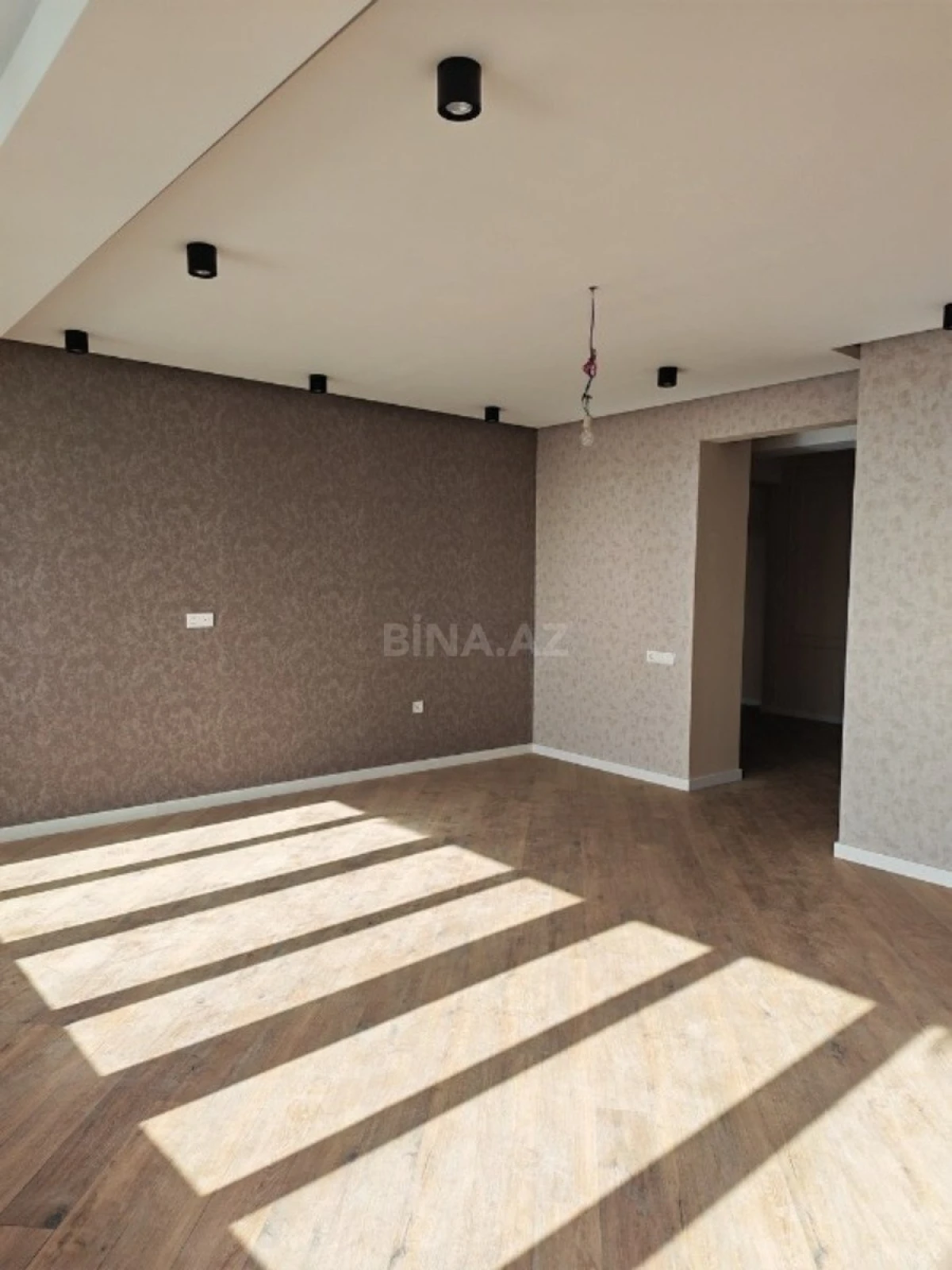 Satılır 3 otaqlı mənzil 137 m²