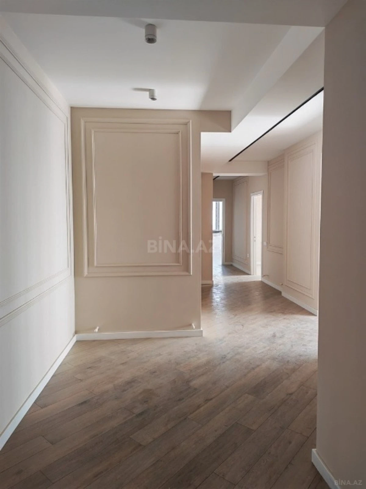 Satılır 3 otaqlı mənzil 137 m²