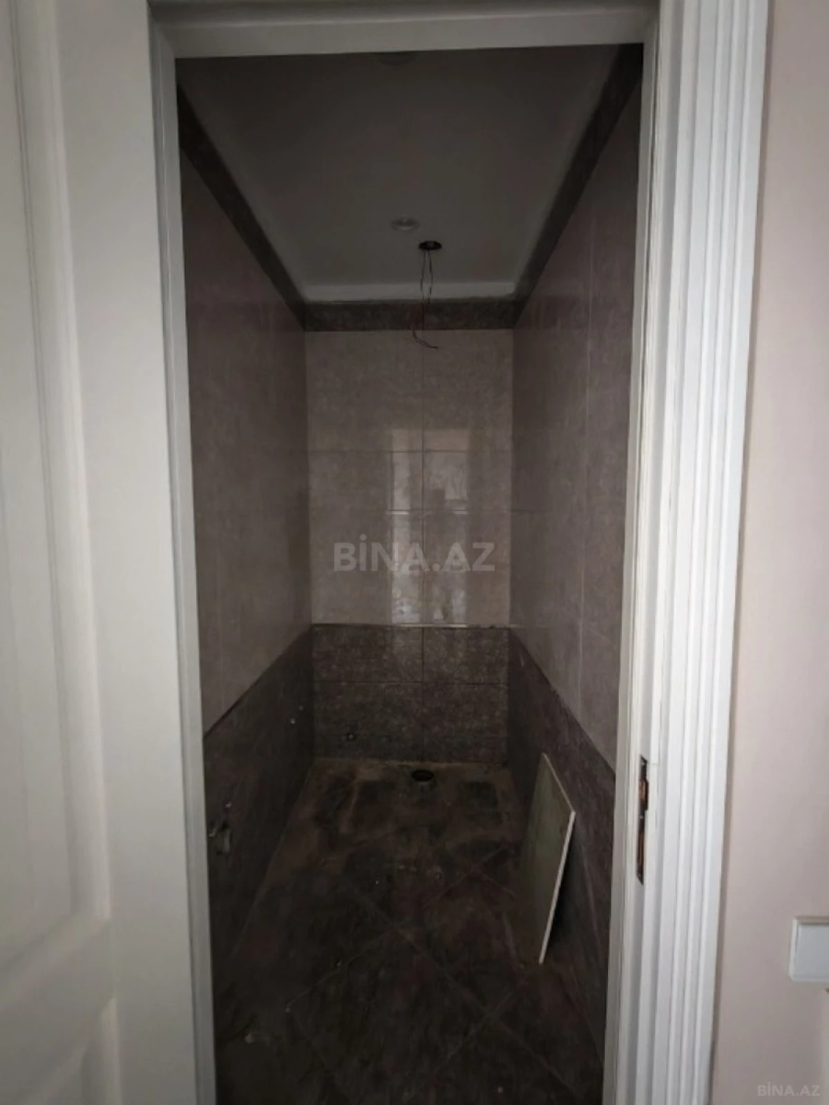 Satılır 3 otaqlı mənzil 137 m²