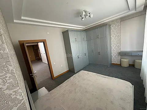 Kirayə verilir 3 otaqlı mənzil 135 m²