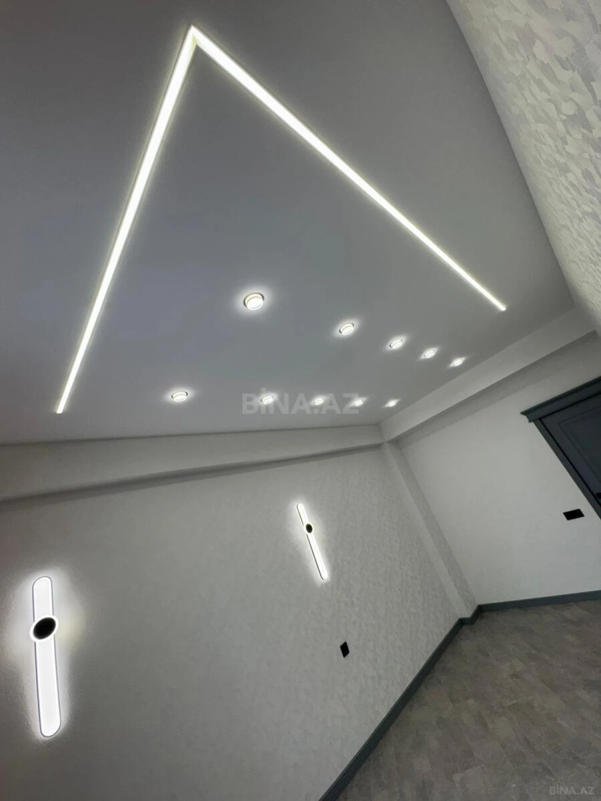 Satılır 2 otaqlı mənzil 68 m²