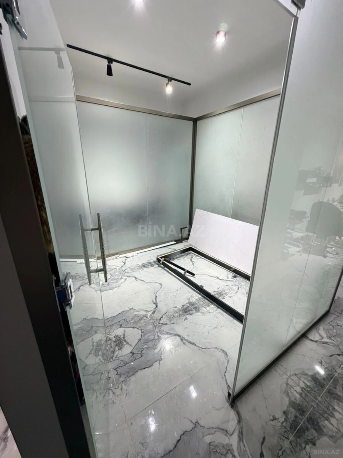 Kirayə verilir 3 otaqlı ofis 110 m²