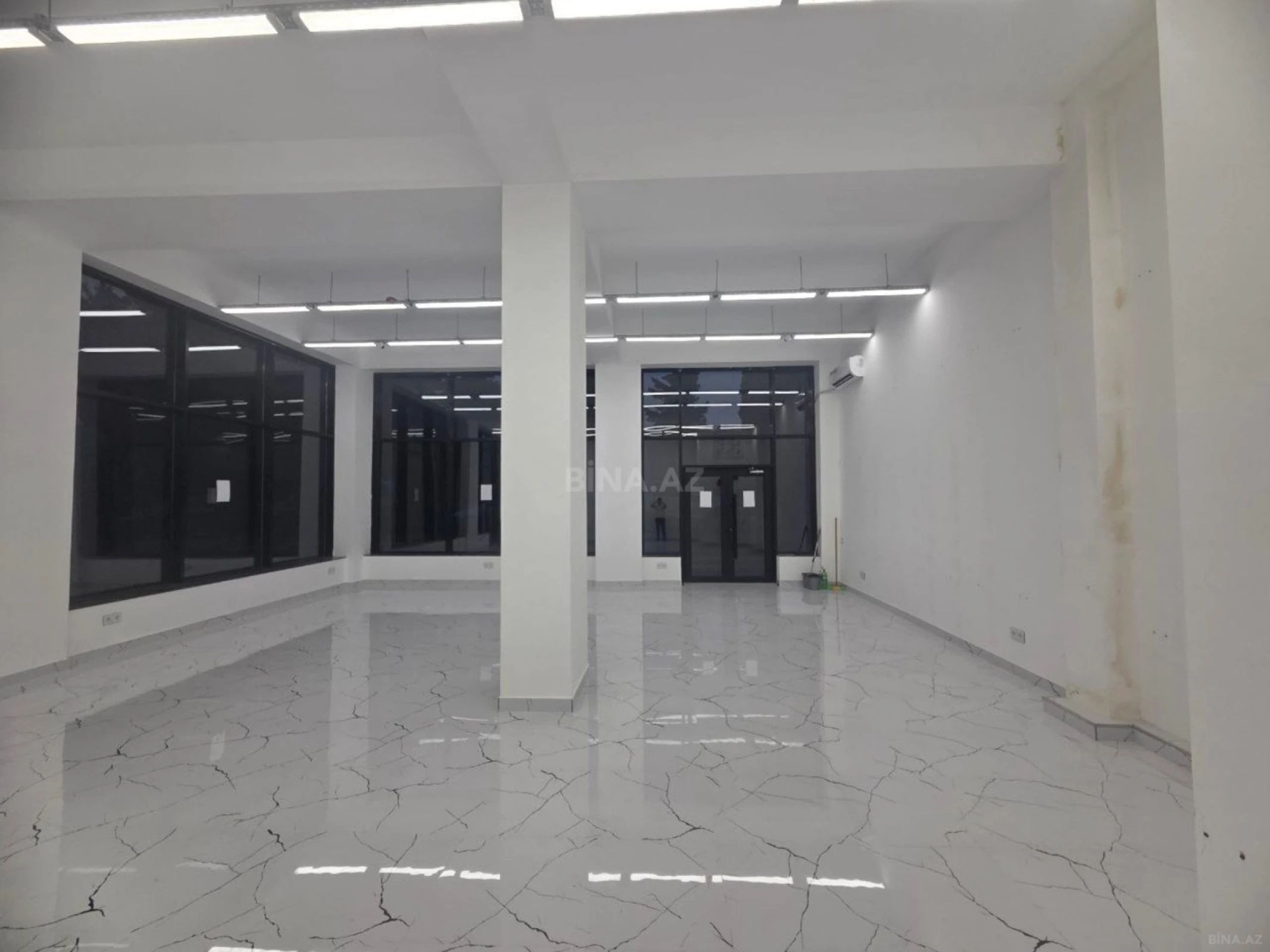 Kirayə verilir 1 otaqlı mənzil 98 m²