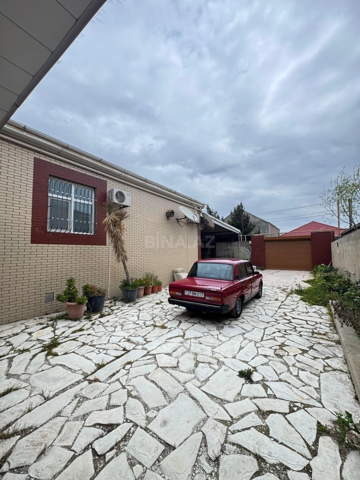 Satılır 4 otaqlı həyət evi 140 m²