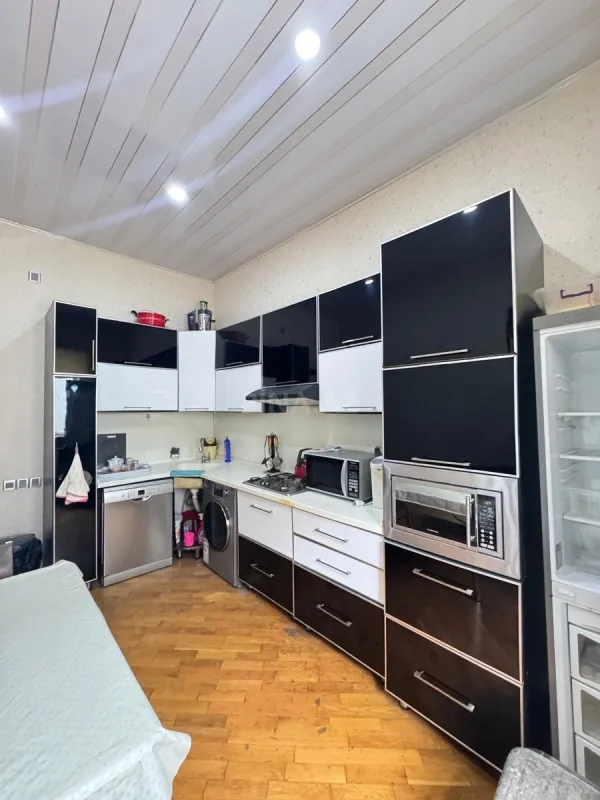 Satılır 4 otaqlı həyət evi 140 m²
