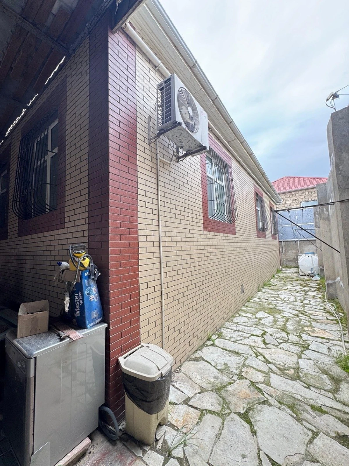 Satılır 4 otaqlı həyət evi 140 m²