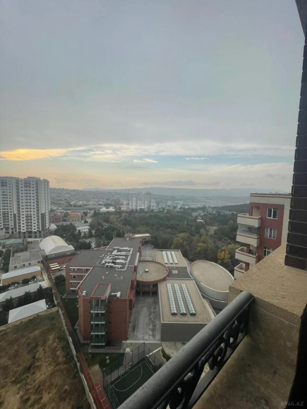 Satılır 3 otaqlı mənzil 140 m²