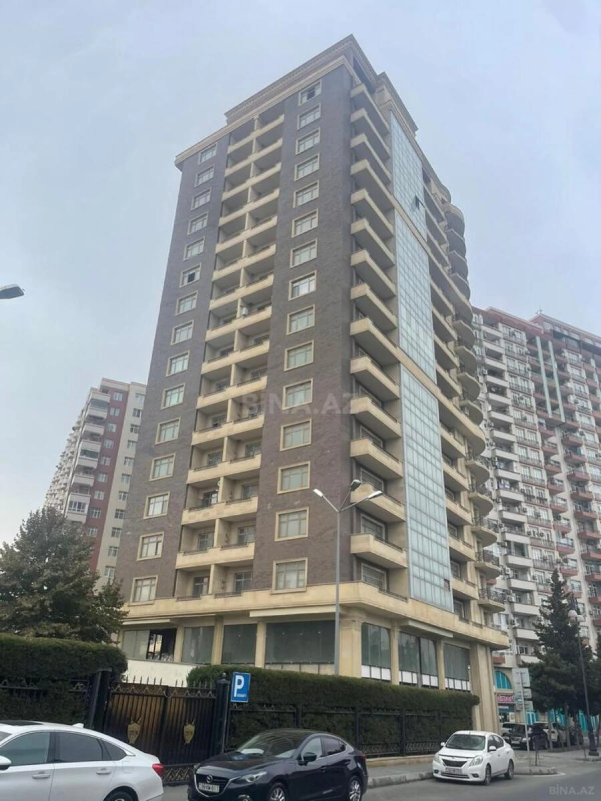 Satılır 3 otaqlı mənzil 140 m²