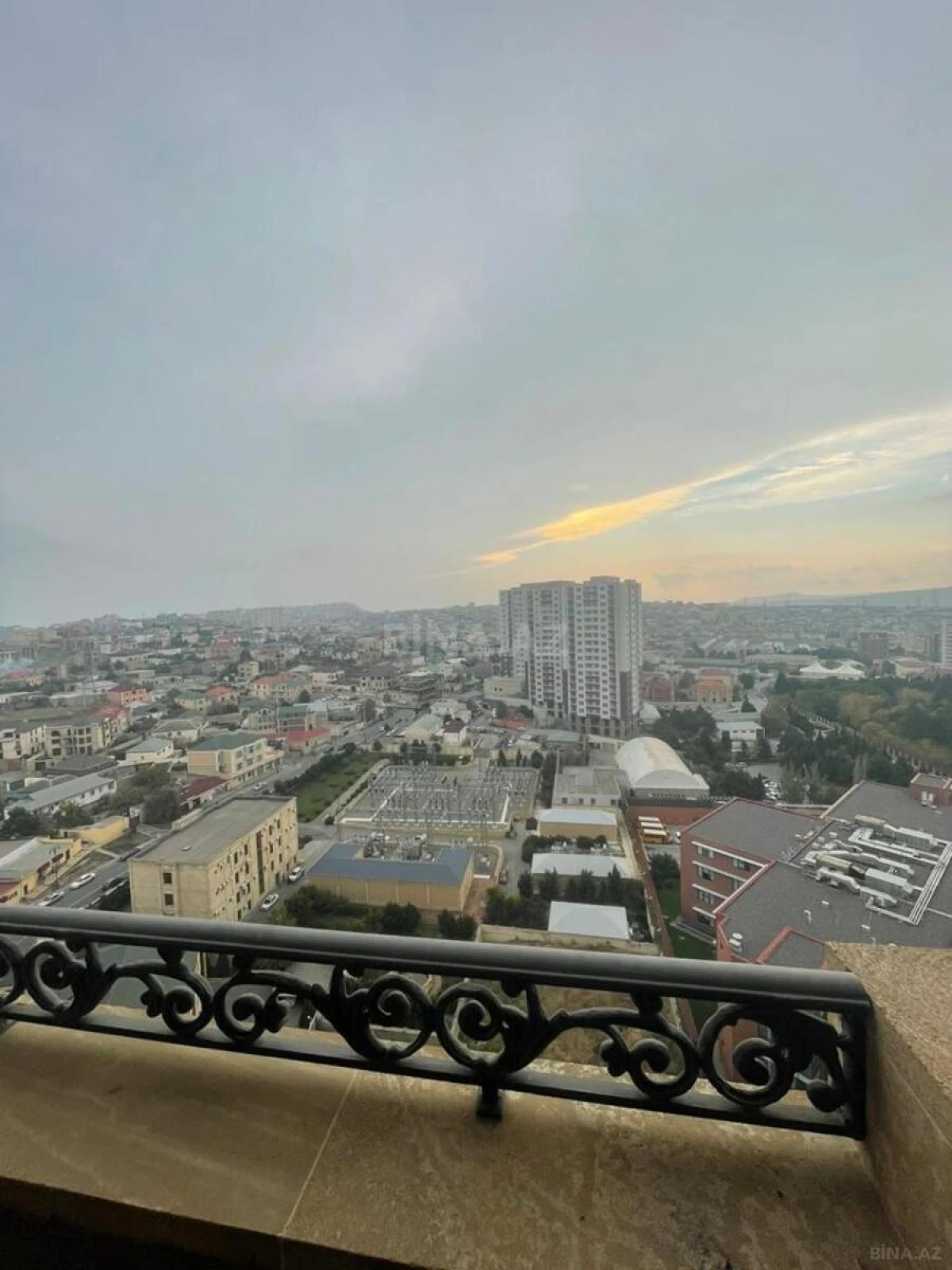 Satılır 3 otaqlı mənzil 140 m²