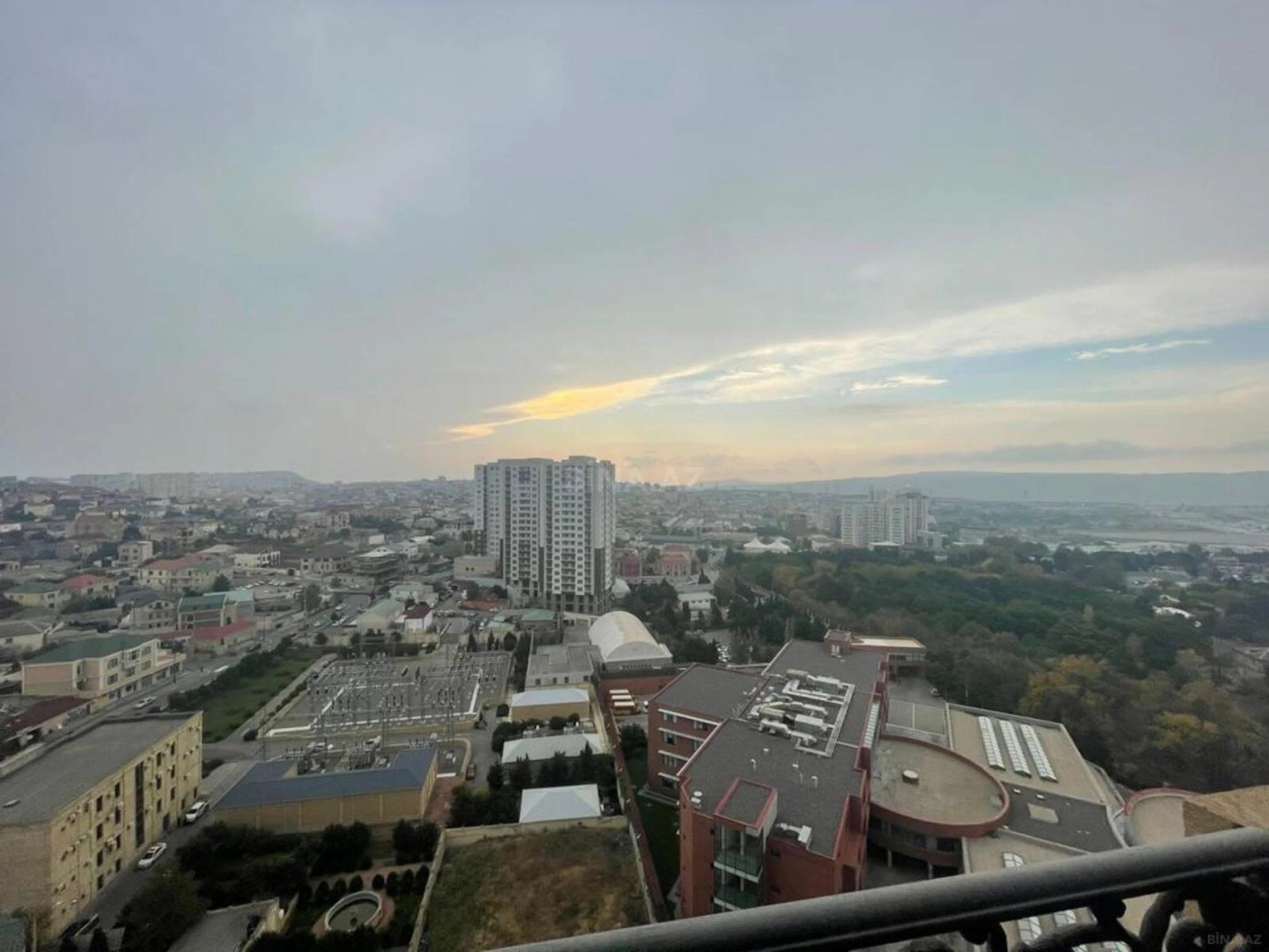 Satılır 3 otaqlı mənzil 140 m²