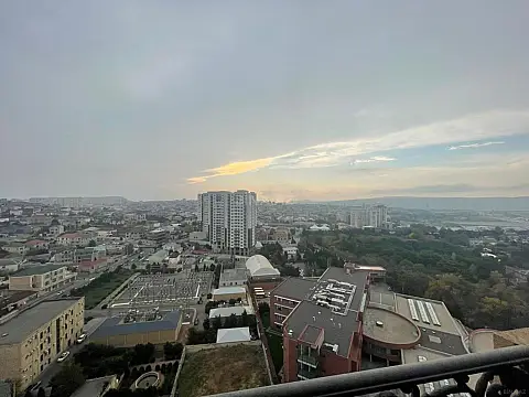 Satılır 3 otaqlı mənzil 140 m²