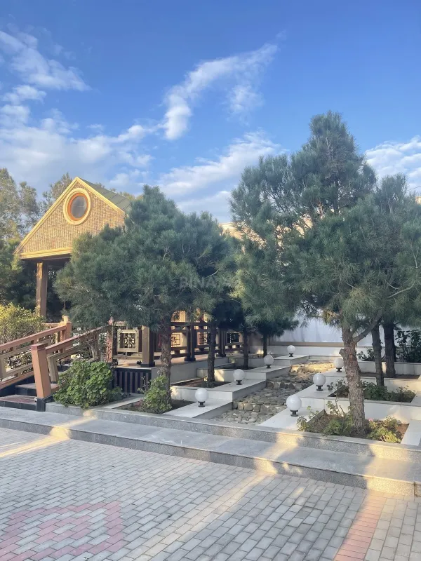 Satılır 15 otaqlı həyət evi 600 m²