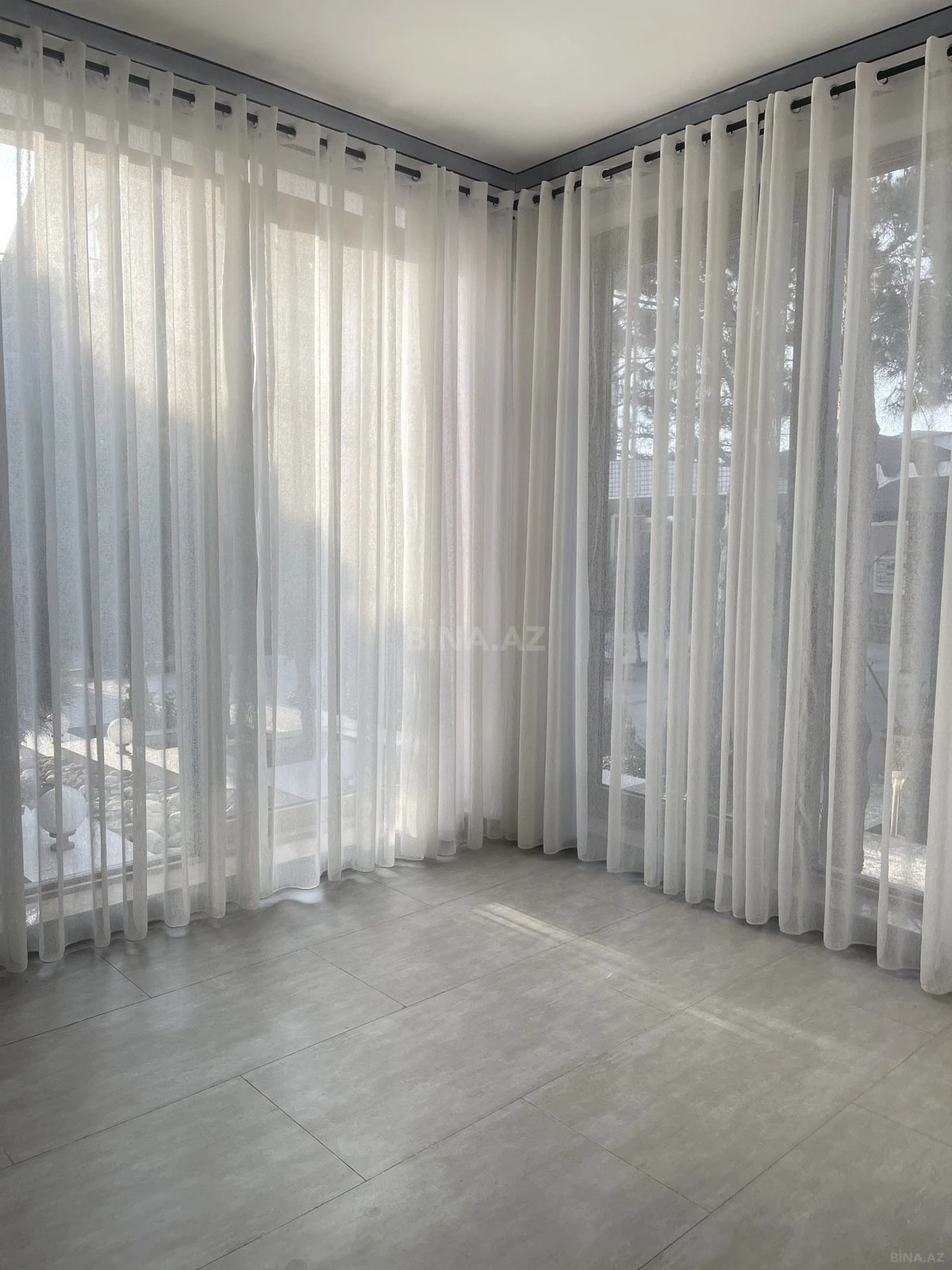 Satılır 15 otaqlı həyət evi 600 m²