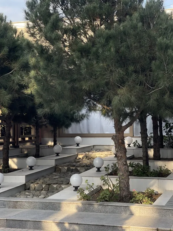 Satılır 15 otaqlı həyət evi 600 m²