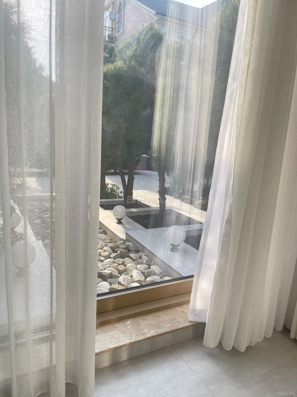 Satılır 15 otaqlı həyət evi 600 m²