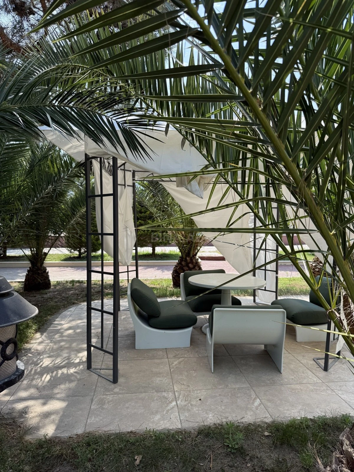 Satılır 15 otaqlı həyət evi 600 m²