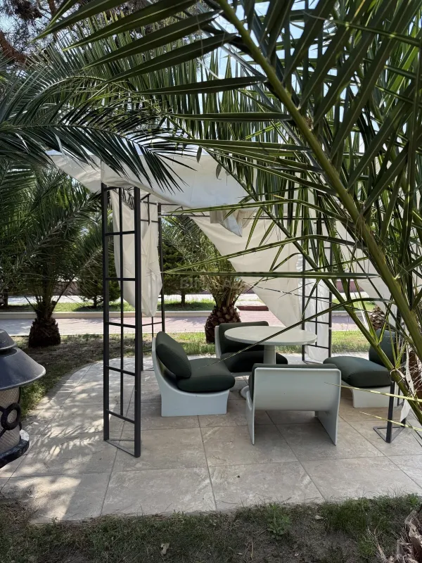 Satılır 15 otaqlı həyət evi 600 m²