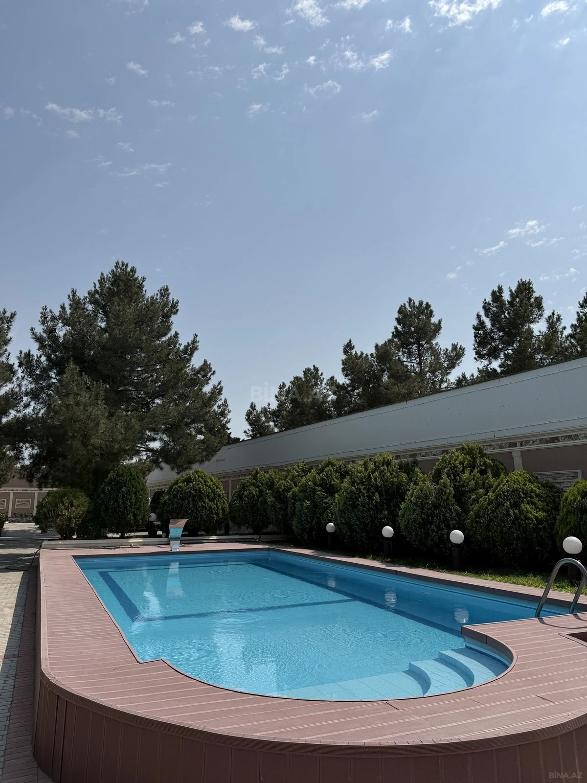 Satılır 15 otaqlı həyət evi 600 m²