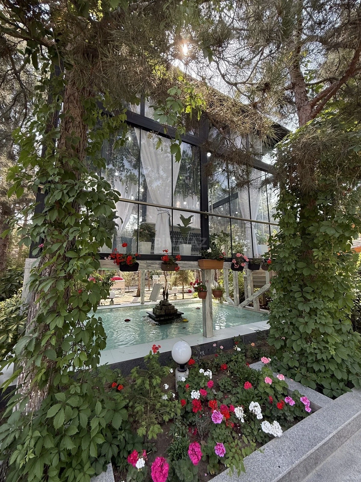 Satılır 15 otaqlı həyət evi 600 m²