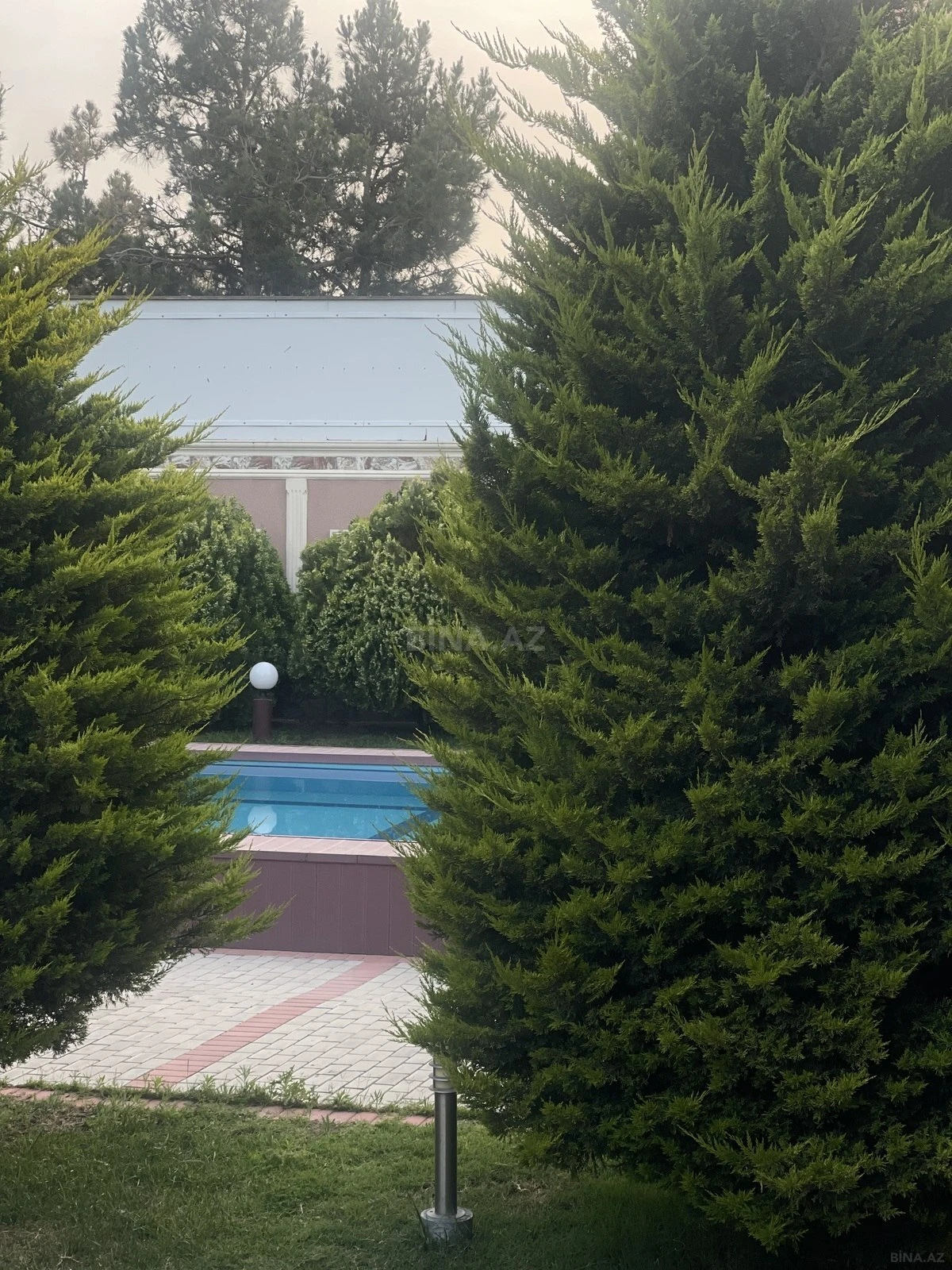 Satılır 15 otaqlı həyət evi 600 m²