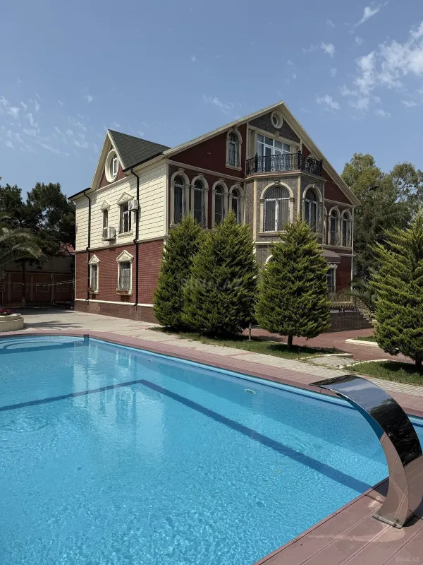 Satılır 15 otaqlı həyət evi 600 m²