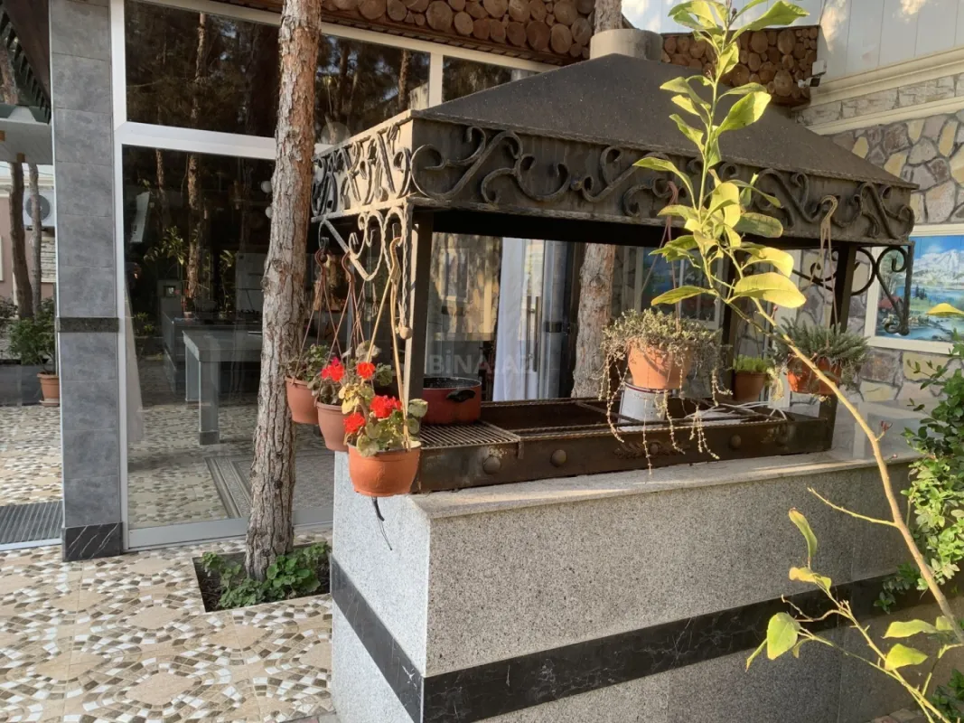 Satılır 15 otaqlı həyət evi 600 m²