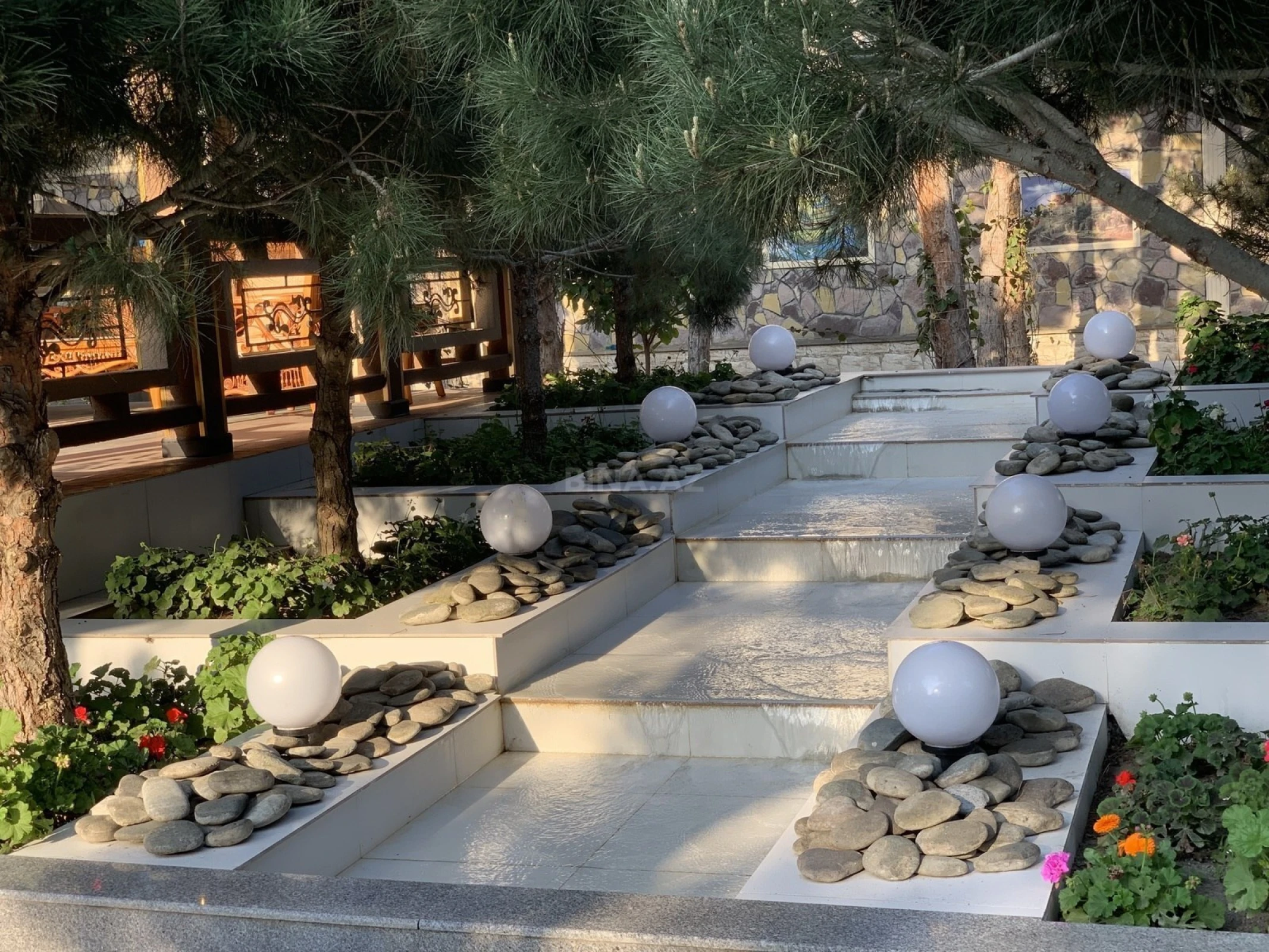 Satılır 15 otaqlı həyət evi 600 m²