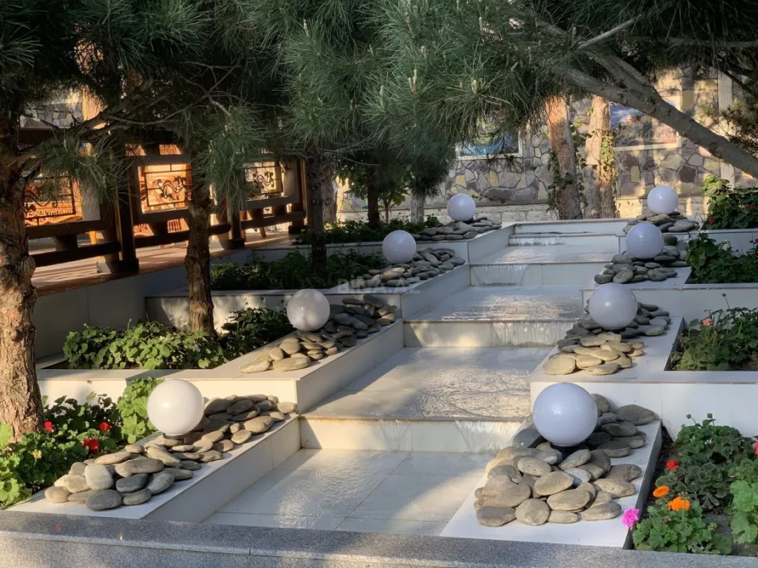 Satılır 15 otaqlı həyət evi 600 m²