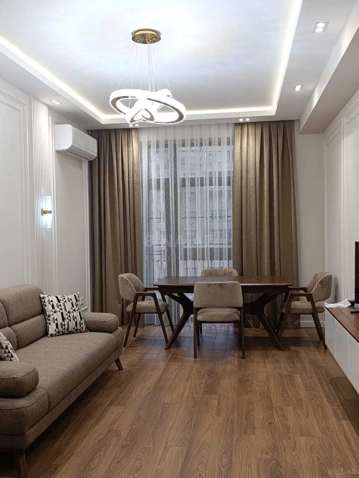 Kirayə verilir 2 otaqlı mənzil 70 m²