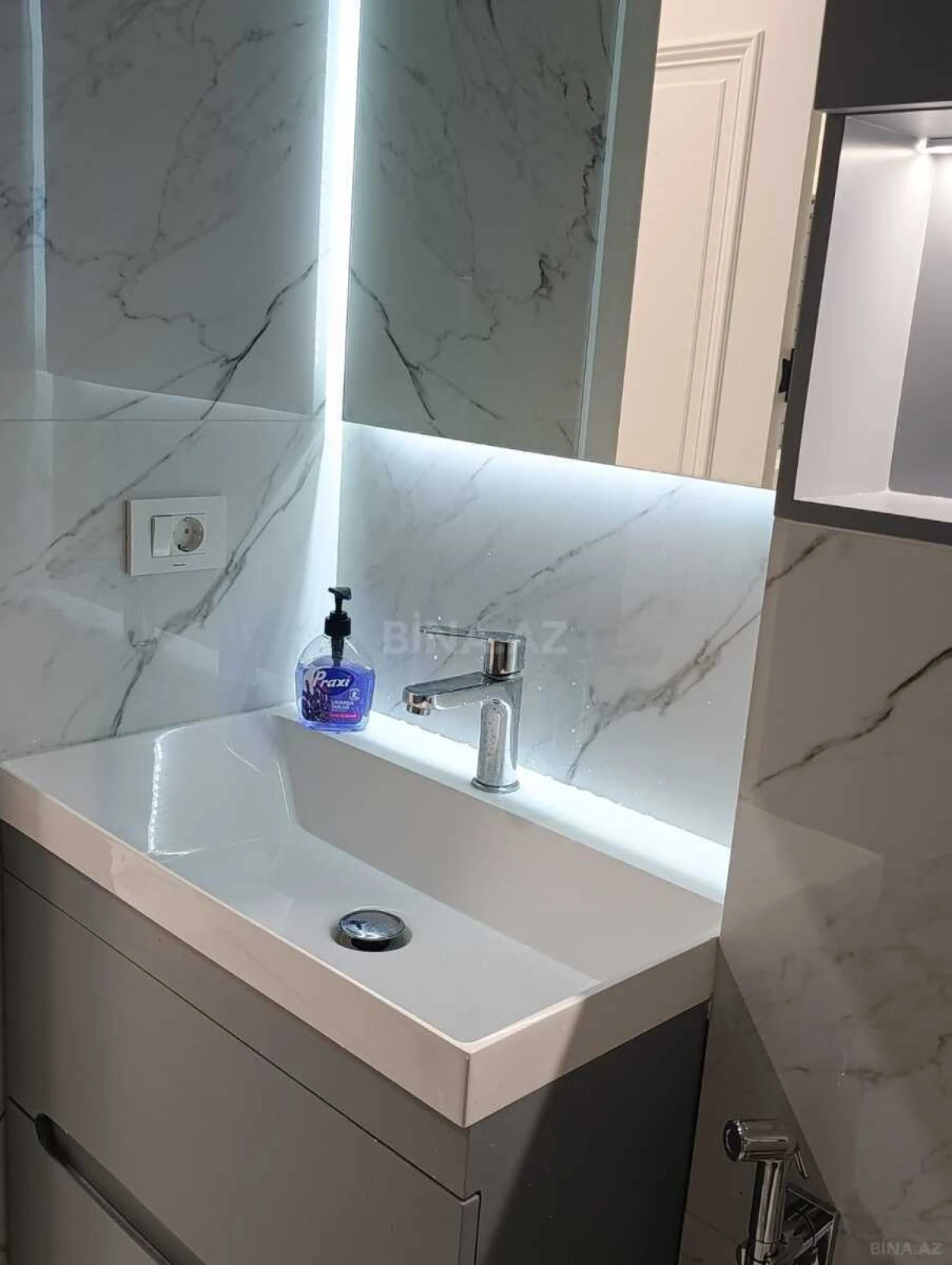 Kirayə verilir 2 otaqlı mənzil 70 m²