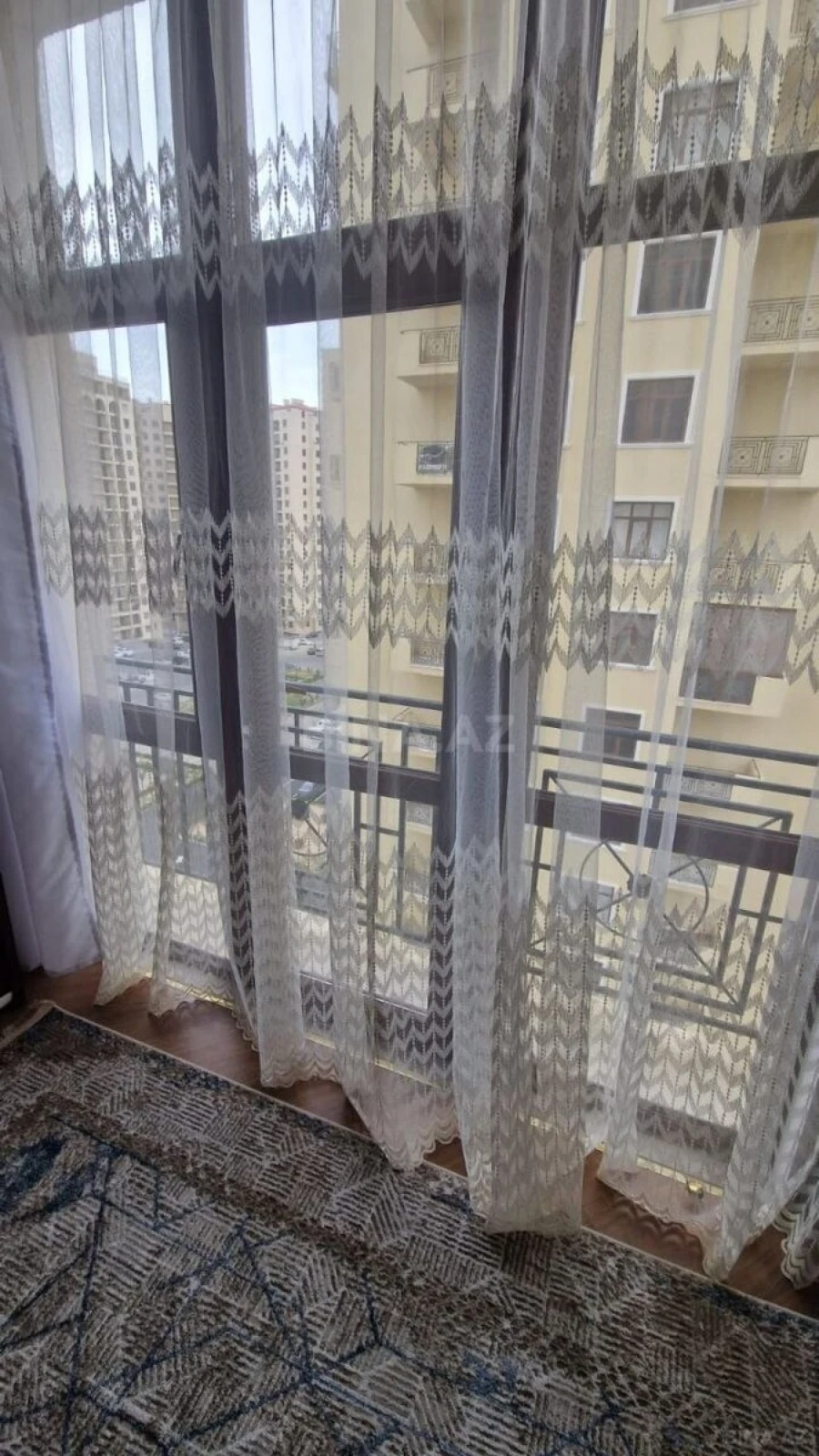 Kirayə verilir 3 otaqlı mənzil 113 m²