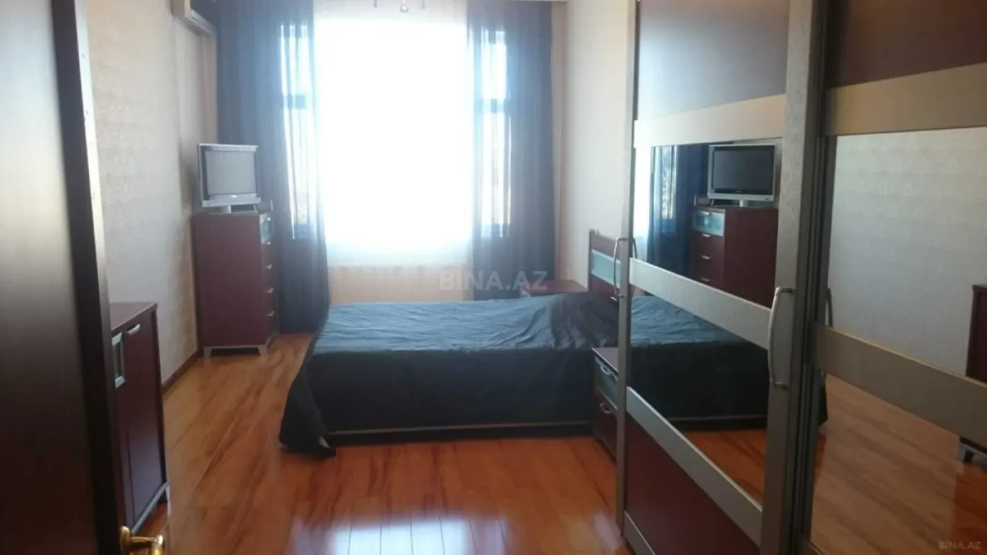 Satılır 2 otaqlı mənzil 120 m²