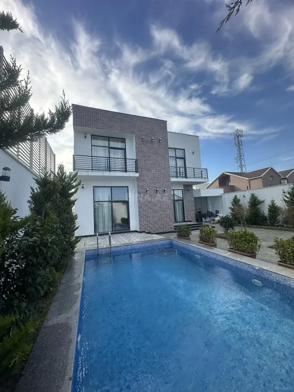 Kirayə verilir 3 otaqlı həyət evi 220 m²
