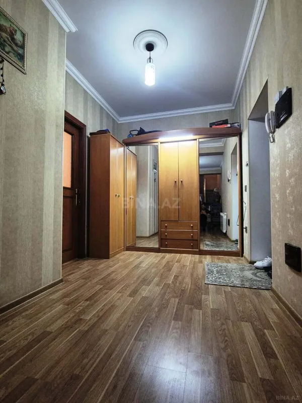 Satılır 4 otaqlı mənzil 200 m²