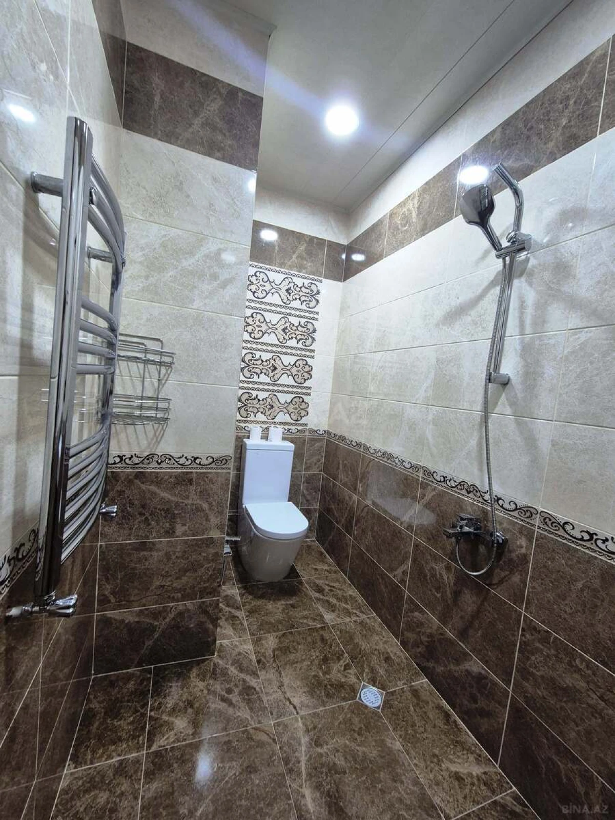 Satılır 4 otaqlı mənzil 200 m²