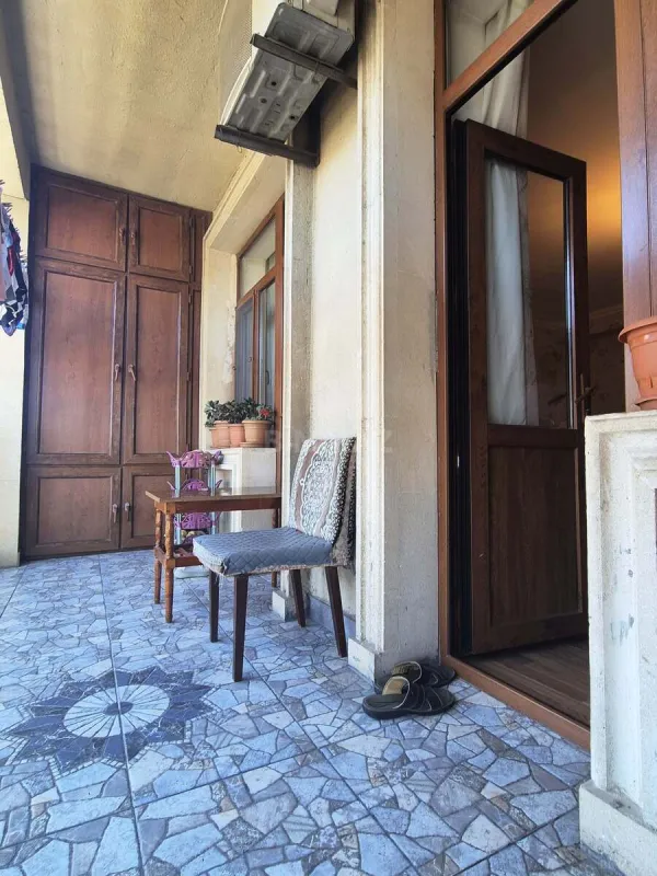 Satılır 4 otaqlı mənzil 200 m²