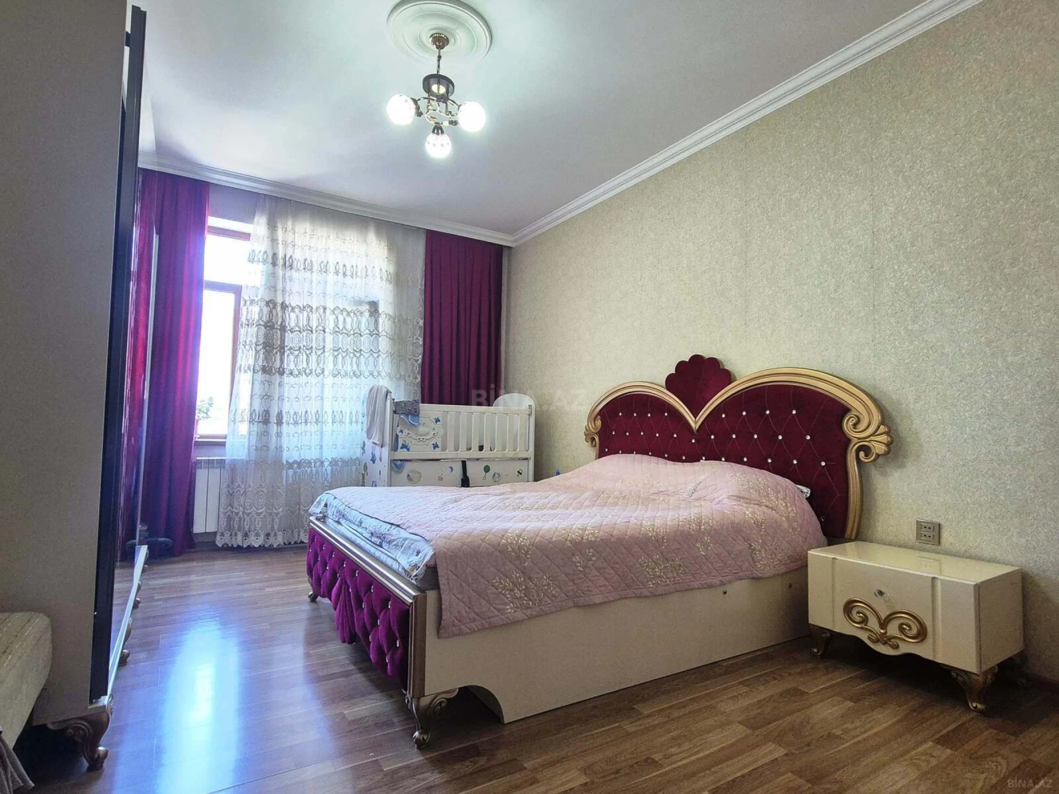 Satılır 4 otaqlı mənzil 200 m²