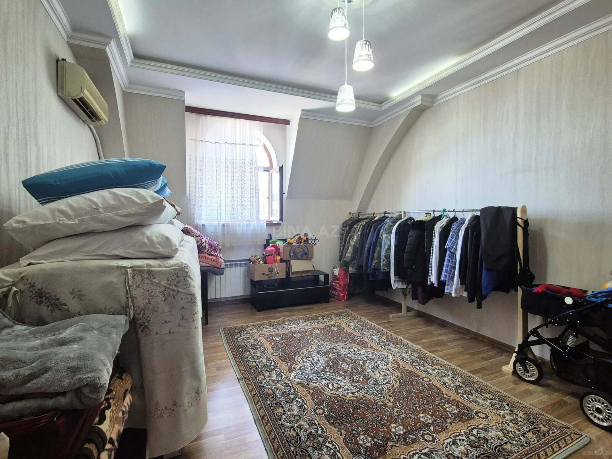Satılır 4 otaqlı mənzil 200 m²