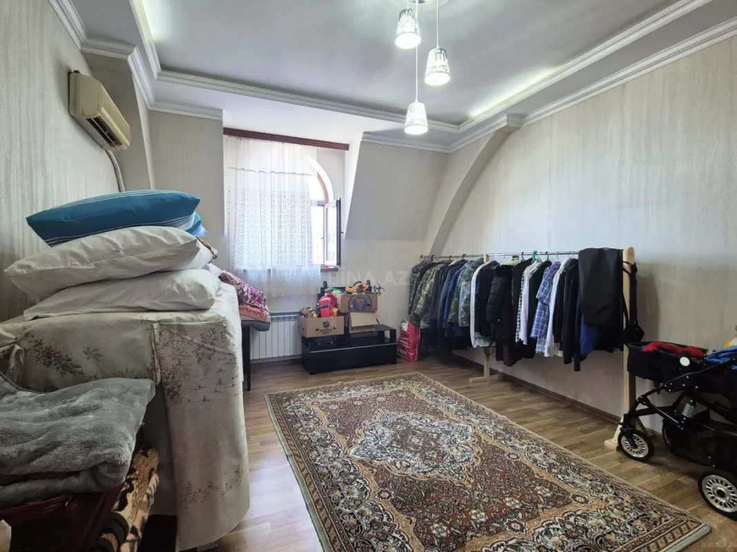Satılır 4 otaqlı mənzil 200 m²