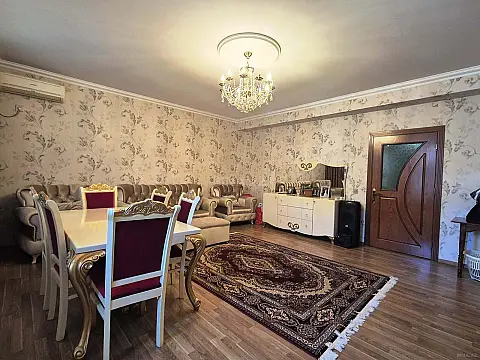 Satılır 4 otaqlı mənzil 200 m²