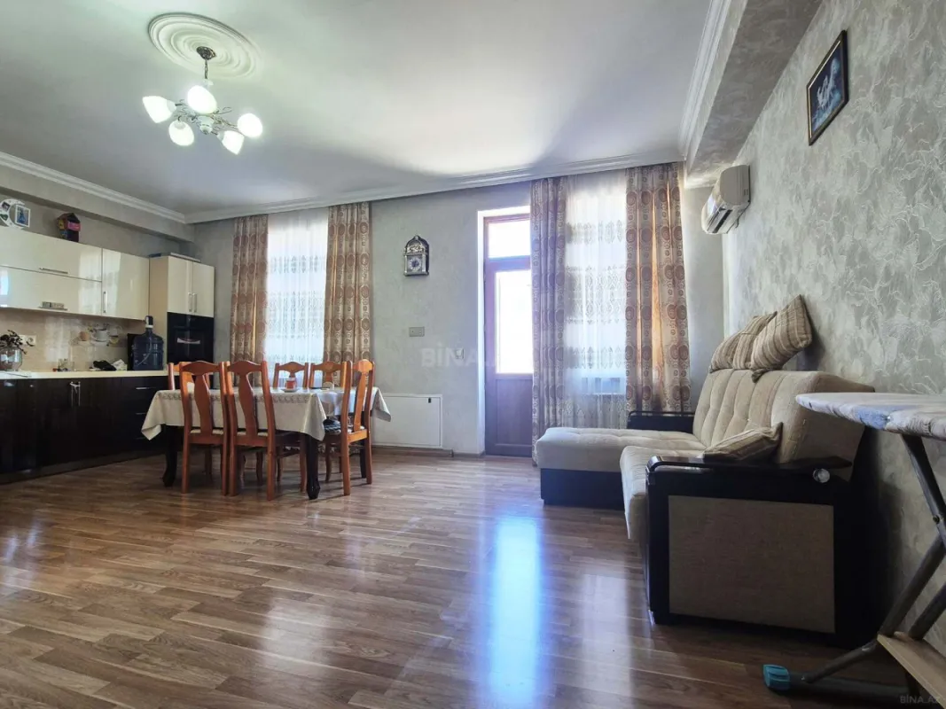 Satılır 4 otaqlı mənzil 200 m²