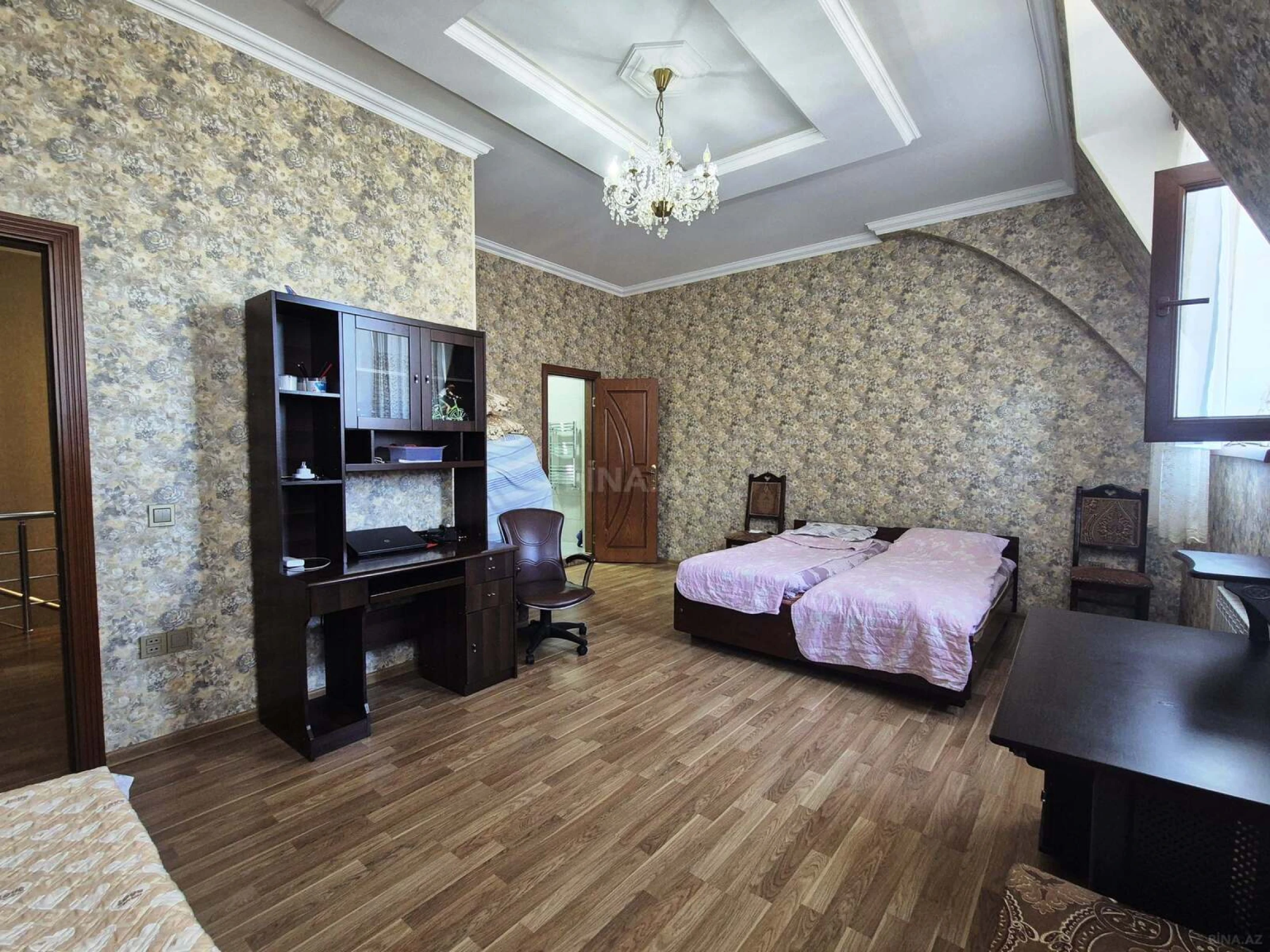 Satılır 4 otaqlı mənzil 200 m²