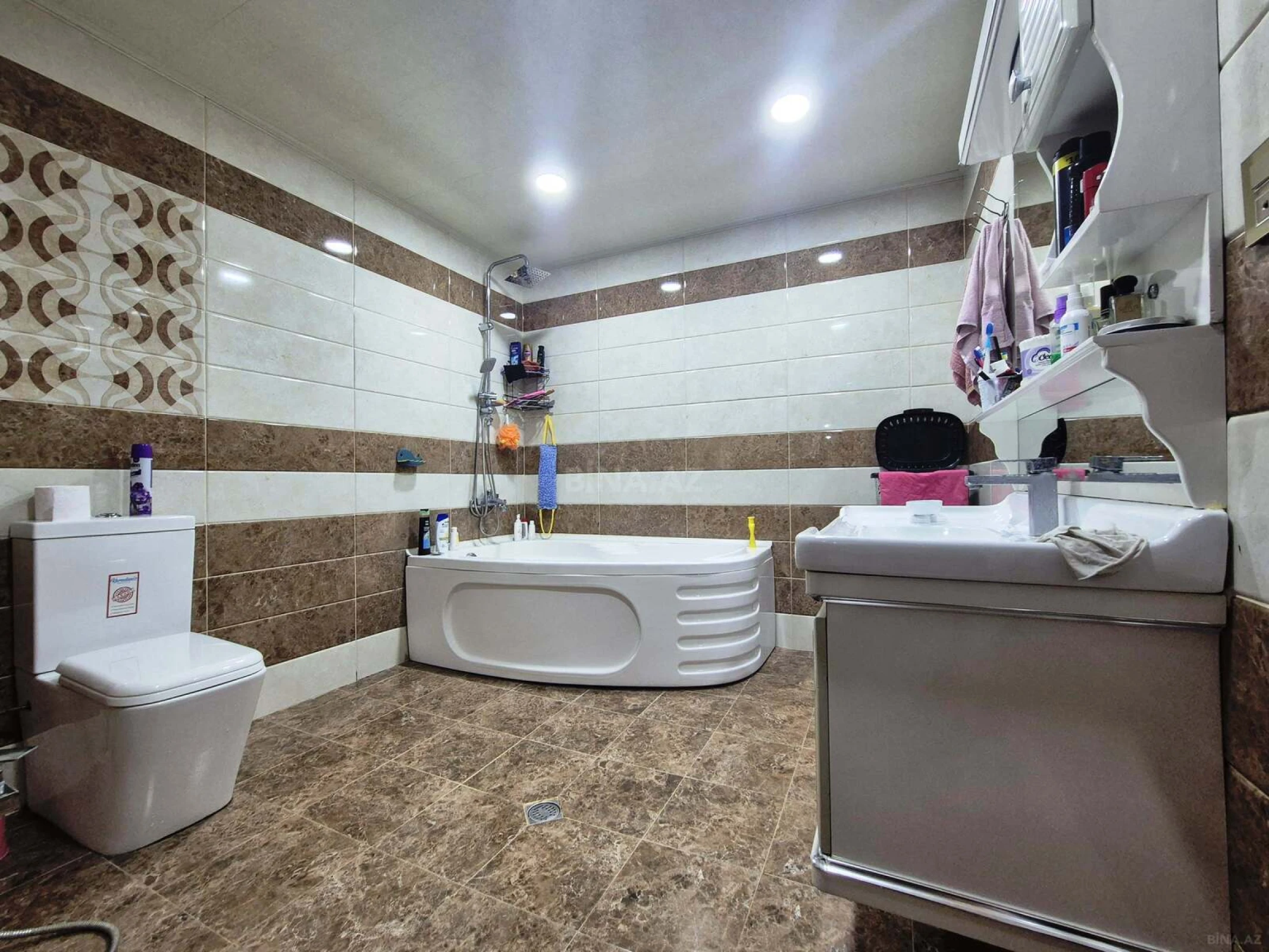 Satılır 4 otaqlı mənzil 200 m²